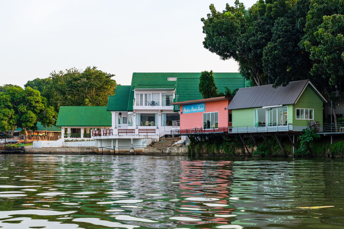 ถอดรหัสที่พักกาญจนบุรีริมน้ำ: เลือกให้ตรงปก ไม่ให้ทริปกร่อย